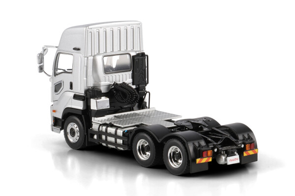 Isuzu; GIGA FULL-CAB HIGHROOF SILVER | WSI Models