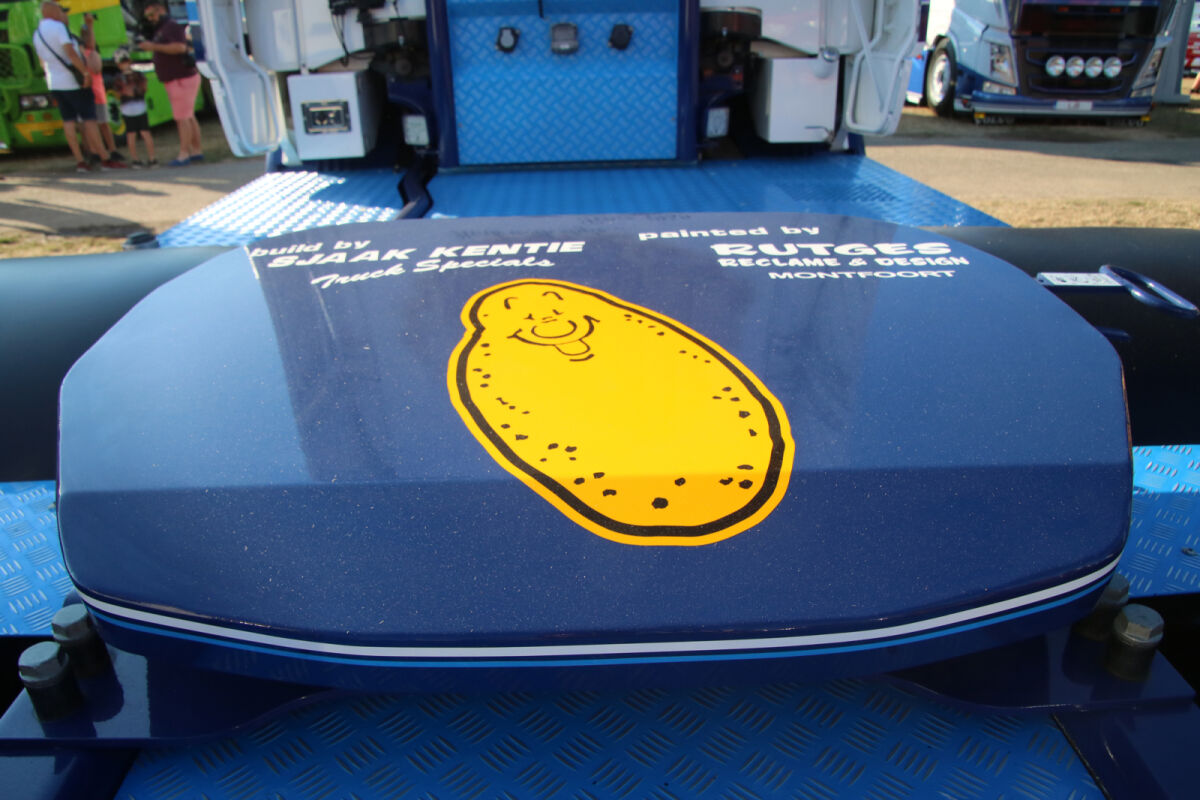 D'Hoine; SCANIA STREAMLINE TOPLINE 6x2 | WSI Models