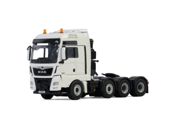 white-line-man-tgx-xxl-euro-6c