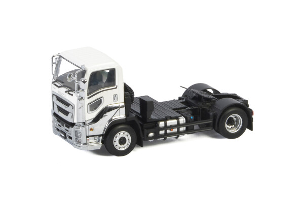 isuzu-giga-short-cab-4x2.jpg