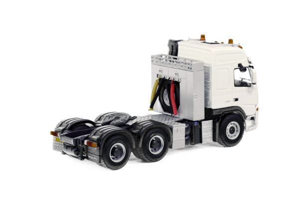 volvo-fm-globe-6x4.jpg