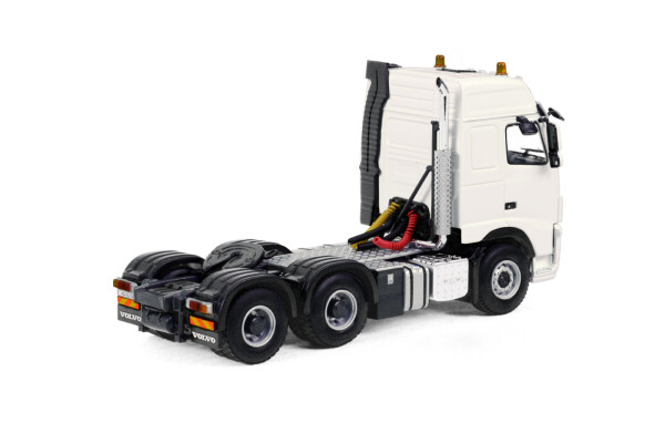 volvo-fh-3-globe-6x4.jpg