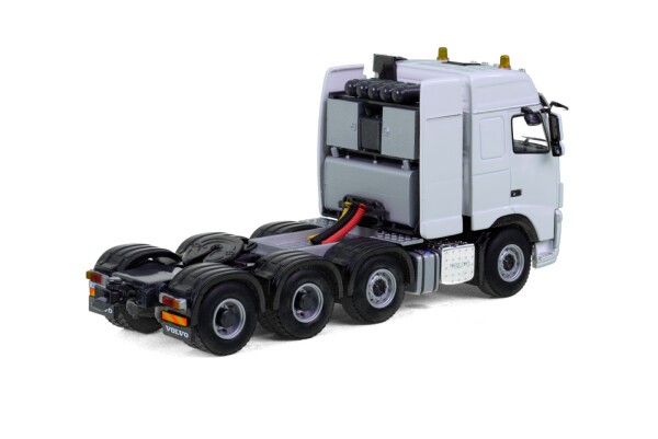white-line-volvo-fh3-gl-8x4.jpg