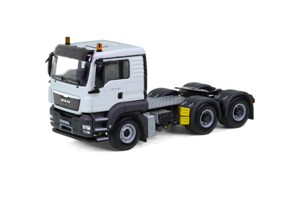white-line-man-tgs-l-6x4.jpg