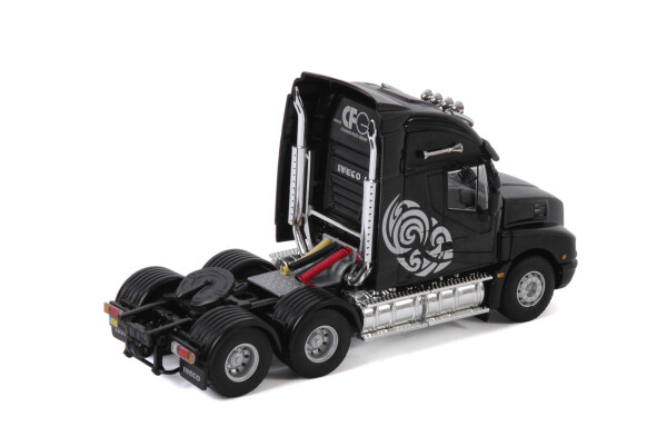 iveco-strator-all-blacks.jpg