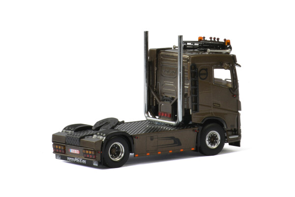 gvt-volvo-fh-4-sleeper-cab-4x2.jpg