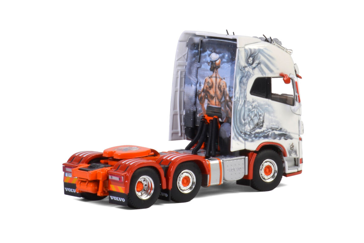 Floro; VOLVO FH4 GLOBETROTTER XXL 6x2 TW | WSI Models