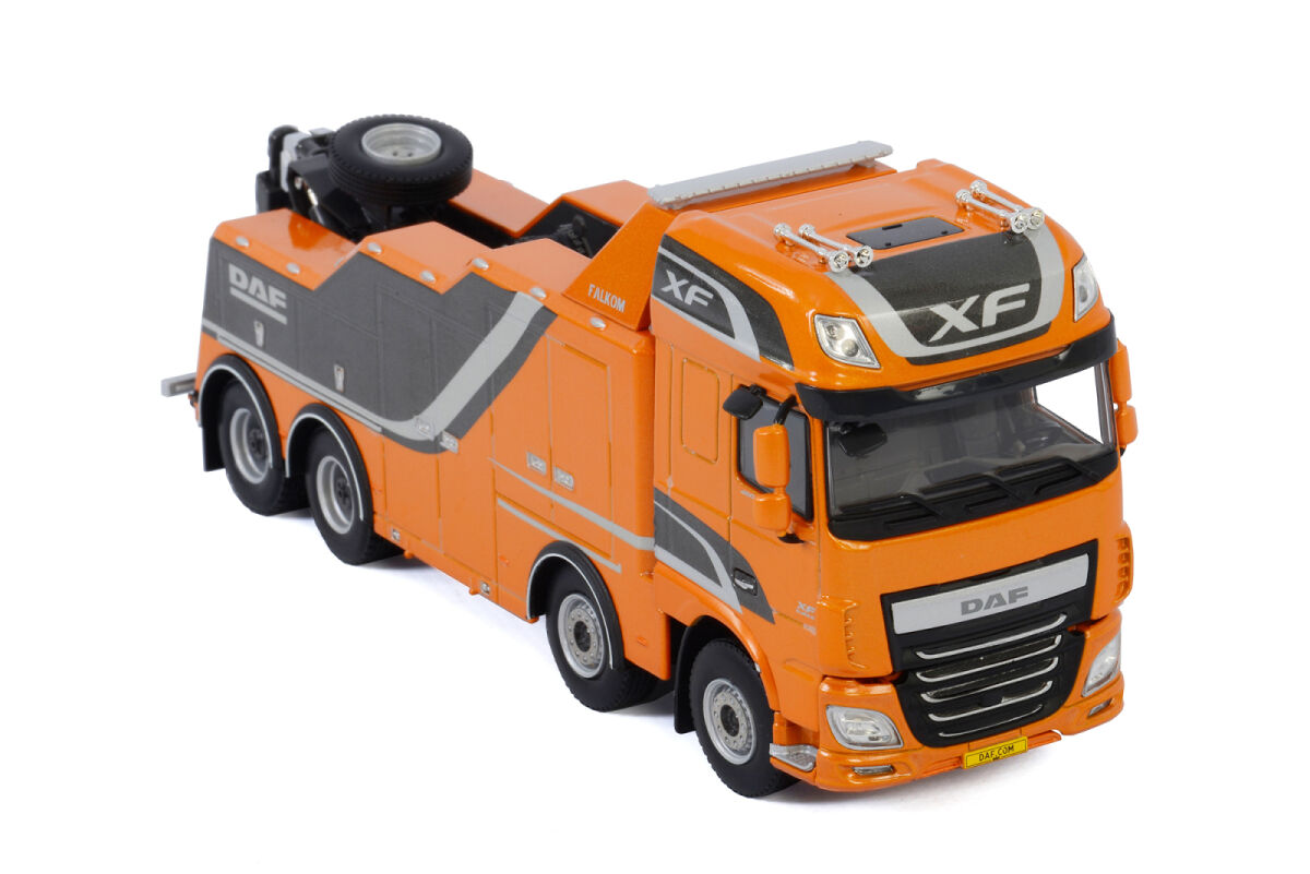 DAF Trucks; DAF XF SUPER SPACE CAB 8x4 W