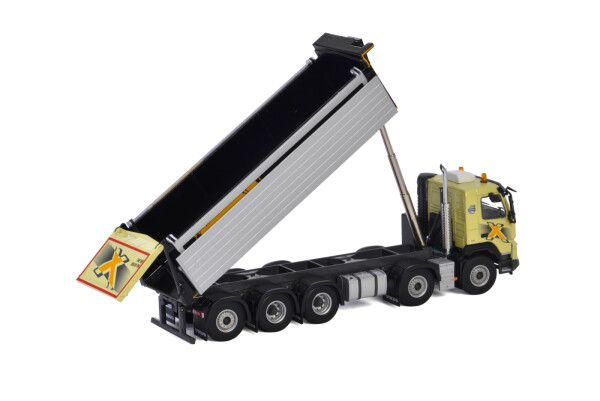 premium-line-volvo-fmx-day-cab