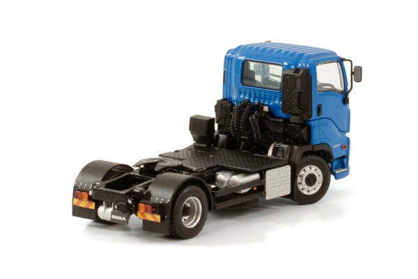 isuzu-giga-short-cab-4x2-blue.jpg
