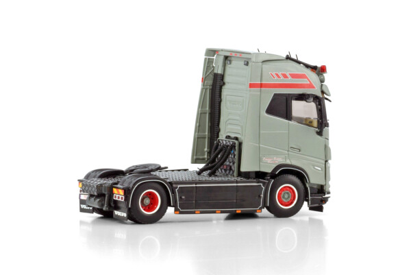 PBT Belgium; VOLVO FH5 GLOBETROTTER XL 4 | WSI Models