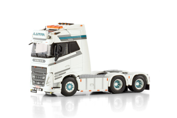 Lutra; VOLVO FH5 GLOBETROTTER 6X2 TAG AX | WSI Models