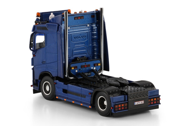lippens-volvo-fh4-sleeper-cab-